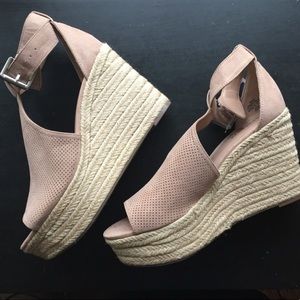 Perforated wedge sandals